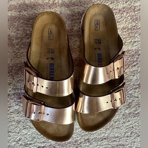 Rose gold metallic Birkenstocks!